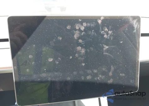 2024 Tesla Model Y Long Range Dual Motor All-Wheel Drive z USA, uszkodzony, nr VIN 7SAYGAEE0RF074822